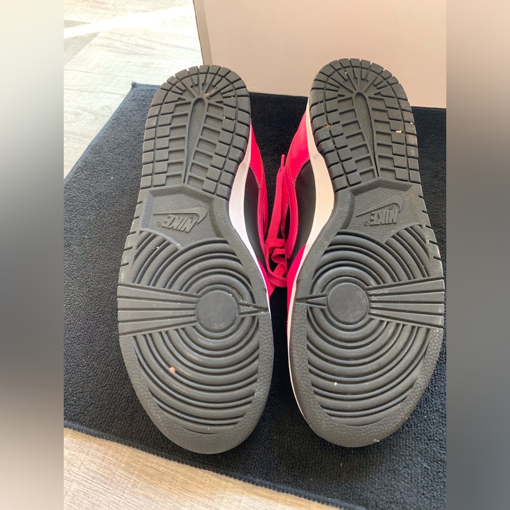 Nike Womens Pink and Black Athletic Shoes - Picture 6 of 8
